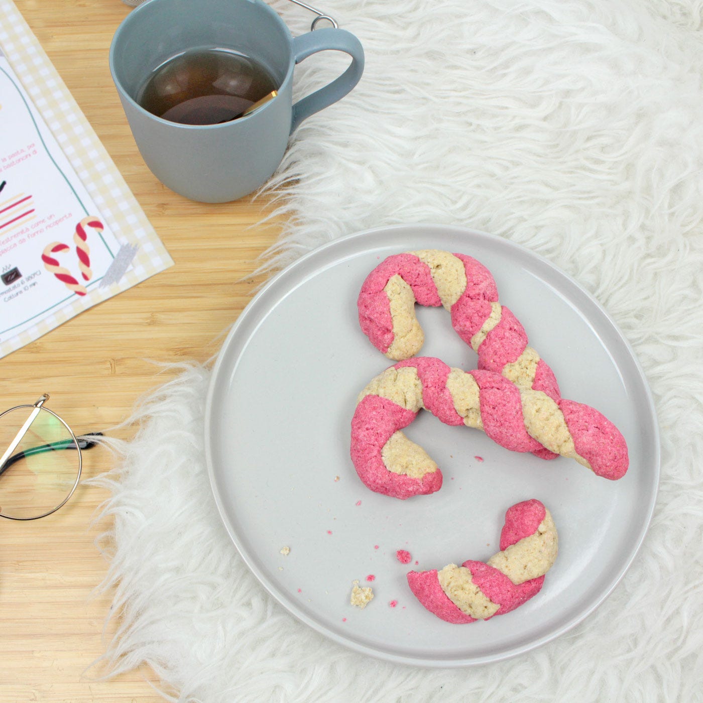 Rediscover this Christmas classic with a cookie version of the candy cane