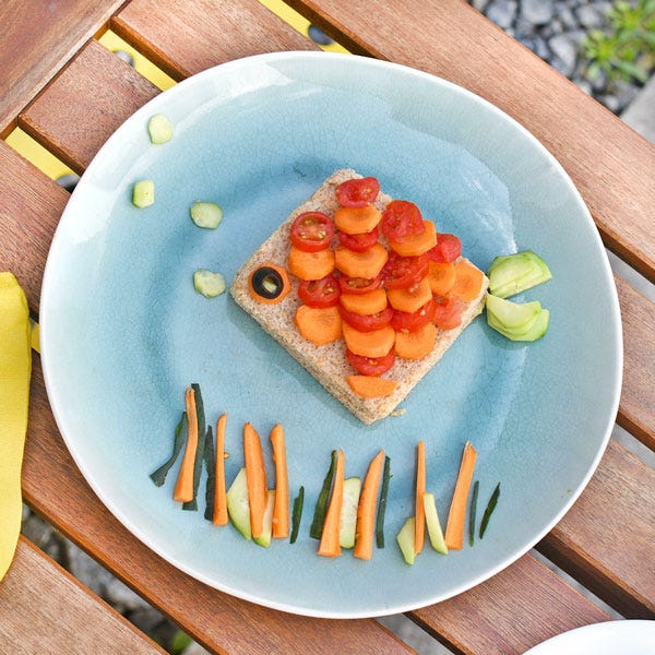 A healthy fish-shaped sandwich: the best for your holiday picnics!
